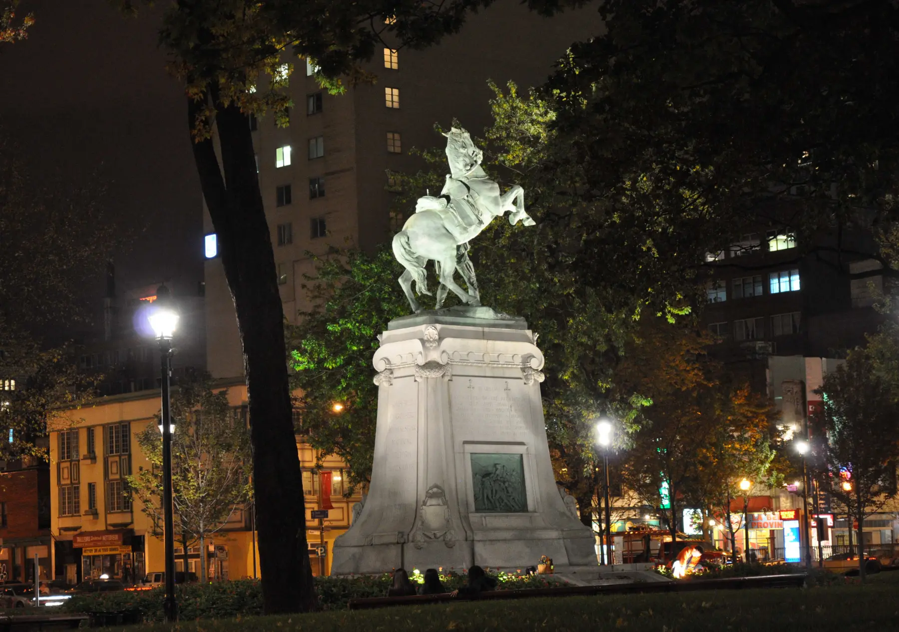 Square Dorchester 4